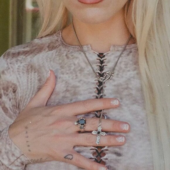 Clocks and Colours - LOVE BITE X GG MAGREE Necklace - Picture 2 of 2